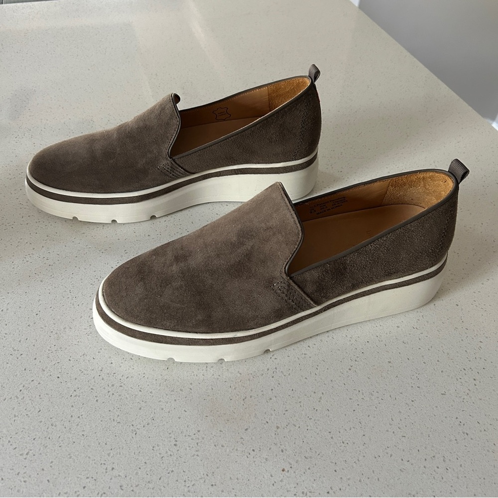 Bill Blass Sutton Suede Sneaker Loafer in Taupe Italian Leather size 9.5